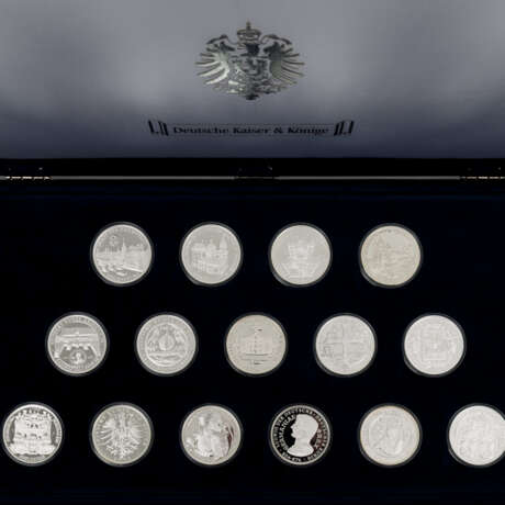 Karton mit Münzen und Medaillen, - фото 2