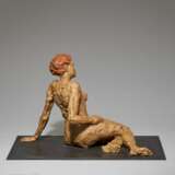 Stephan Balkenhol. Mixed Lot of Two Sculptures: a) Kniender Mann and b) Liegende Frau - фото 4