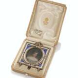 AN IMPRESSIVE VARICOLOUR GOLD AND SILVER-MOUNTED GUILLOCH&#201; ENAMEL FRAME WITH PORTRAIT MINIATURE - photo 4