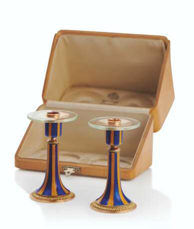 Fabergé. A PAIR OF RARE GUILLOCH&#201; ENAMEL, ROCK CRYSTAL AND TWO-COLOUR GOLD AND SILVER CANDLE STICKS - фото 1