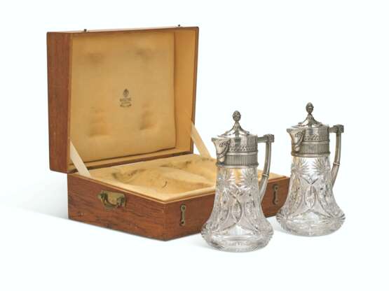 Fabergé. A PAIR OF PARCEL-GILT SILVER-MOUNTED CUT-GLASS DECANTERS - photo 1