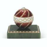 Fabergé. A GEM-SET, GUILLOCH&#201; ENAMEL AND TWO-COLOUR GOLD-MOUNTED NEPHRITE BELL-PUSH - photo 1