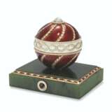 Fabergé. A GEM-SET, GUILLOCH&#201; ENAMEL AND TWO-COLOUR GOLD-MOUNTED NEPHRITE BELL-PUSH - фото 2