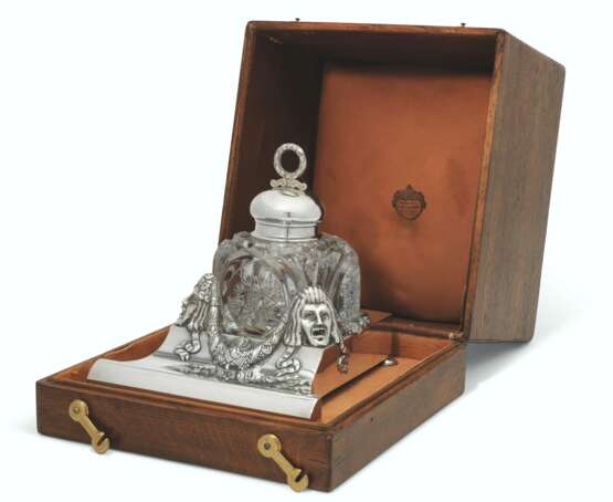 Fabergé. A PARCEL-GILT SILVER-MOUNTED GLASS INKWELL - Foto 1