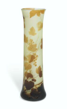 A LARGE CAMEO GLASS VASE - photo 1