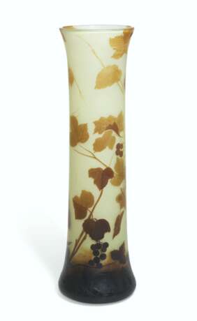 A LARGE CAMEO GLASS VASE - фото 2