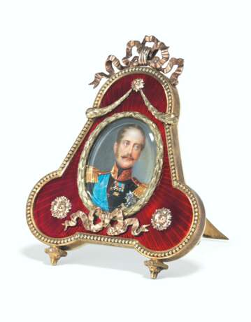 Fabergé. A SILVER-GILT AND GUILLOCH&#201; ENAMEL FRAME WITH PORTRAIT MINIATURE - photo 1