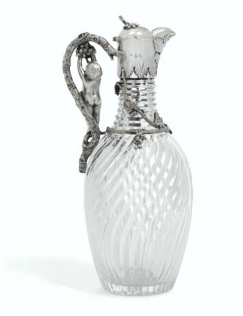 Bolin. A PARCEL-GILT SILVER-MOUNTED CUT-GLASS DECANTER - Foto 2