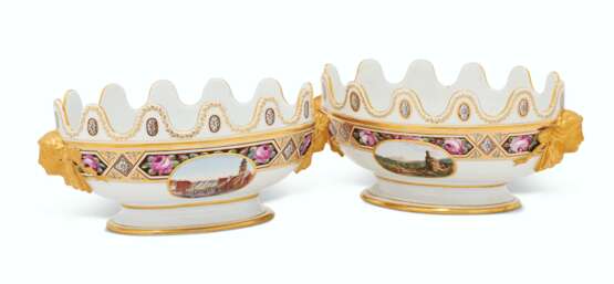 Imperial Porcelain Factory. A PAIR OF PORCELAIN MONTEITHS FROM THE DOWRY SERVICE OF GRAND DUCHESS MARIA PAVLOVNA - photo 2