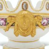 Imperial Porcelain Factory. A PAIR OF PORCELAIN MONTEITHS FROM THE DOWRY SERVICE OF GRAND DUCHESS MARIA PAVLOVNA - photo 3