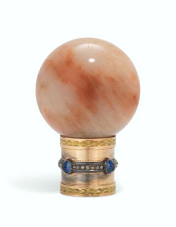 Fabergé. A JEWELLED AND TWO-COLOUR GOLD-MOUNTED AVANTURINE QUARTZ CANE HANDLE - photo 2