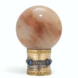 Fabergé. A JEWELLED AND TWO-COLOUR GOLD-MOUNTED AVANTURINE QUARTZ CANE HANDLE - photo 2