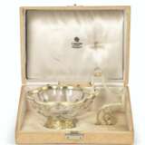 Fabergé. A JEWELLED SILVER-GILT MOUNTED GLASS KOVSH - фото 2