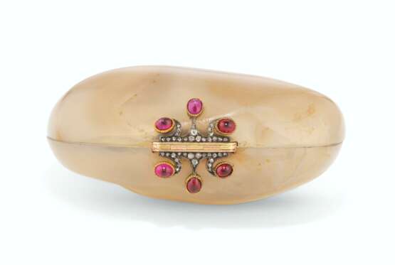 Fabergé. AN UNUSUAL JEWELLED AND GOLD-MOUNTED AGATE BOX - Foto 2