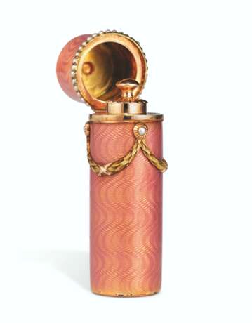 Fabergé. A JEWELLED, GUILLOCH&#201; ENAMEL AND TWO-COLOUR GOLD SCENT BOTTLE - photo 2