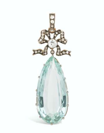 Fabergé. A DIAMOND AND AQUAMARINE GOLD PENDANT - фото 1