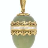 Fabergé. A LARGE ENAMEL AND GOLD-MOUNTED BOWENITE EGG LOCKET PENDANT - photo 1