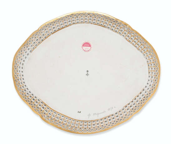 Imperial Porcelain Factory. A PORCELAIN TRAY - photo 3