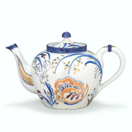 A SOVIET PORCELAIN TEAPOT - photo 2