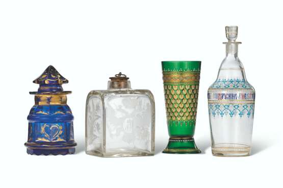Imperial Glass Factory. A GROUP OF TWO GLASS TEA CADDIES, A GOBLET AND A DECANTER - Foto 1