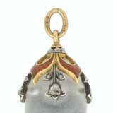 Fabergé. A JEWELLED, GUILLOCH&#201; ENAMEL AND GOLD-MOUNTED ROCK CRYSTAL EGG PENDANT - Foto 3