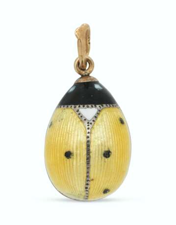 Fabergé. A GUILLOCH&#201; AND CHAMPLEV&#201; ENAMEL GOLD-MOUNTED EGG PENDANT - Foto 1