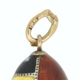 Fabergé. A GUILLOCH&#201; AND CHAMPLEV&#201; ENAMEL GOLD-MOUNTED EGG PENDANT - Foto 3