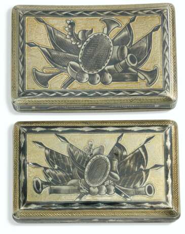 TWO PARCEL-GILT SILVER AND NIELLO SNUFF BOXES - photo 2
