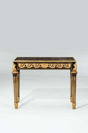 A LATE LOUIS XV ORMOLU-MOUNTED EBONY CENTER TABLE - Foto 1