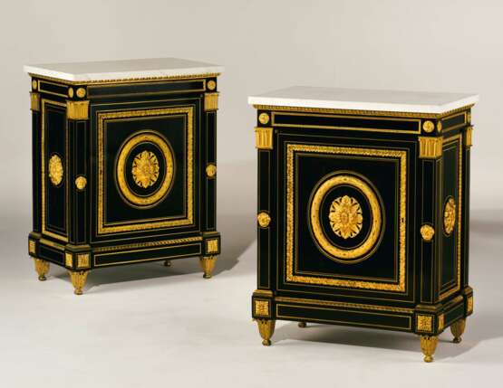 A PAIR OF CONSULAT ORMOLU-MOUNTED AND BRASS-INLAID EBONY MEUBLES D`APPUI - фото 1