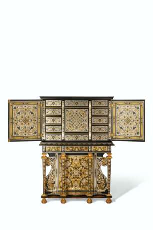 A LOUIS XIV PEWTER AND BRASS-INLAID EBONY, PARCEL-GILT AND BOULLE MARQUETRY CABINET-ON-STAND - photo 2