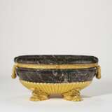 A LOUIS XIV ORMOLU-MOUNTED LEVANTO ROSSO MARBLE CISTERN - фото 1