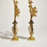 A PAIR OF RESTAURATION ORMOLU, PATINATED BRONZE AND ALABASTRO BIANCO THREE-BRANCH CANDELABRA - photo 3