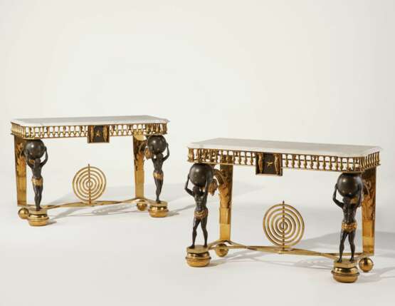 A PAIR OF NEOCLASSICAL STYLE ORMOLU AND PATINATED BRONZE CONSOLE TABLES - Foto 1