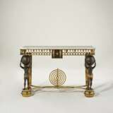 A PAIR OF NEOCLASSICAL STYLE ORMOLU AND PATINATED BRONZE CONSOLE TABLES - Foto 2