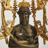 A PAIR OF CONSULAT ORMOLU, PATINATED BRONZE AND ROUGE GRIOTTE MARBLE FIVE-LIGHT CANDELABRA - Foto 2