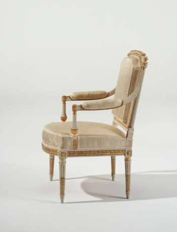 A SET OF SIX LOUIS XVI GRAY-PAINTED AND PARCEL-GILT FAUTEUILS - photo 4