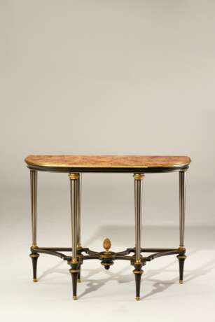 A LOUIS XVI STYLE ORMOLU-MOUNTED AND PEWTER-INLAID EBONY CONSOLE TABLE - Foto 1