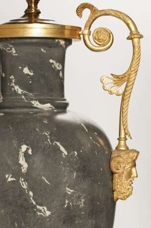 A PAIR OF RUSSIAN ORMOLU-MOUNTED GRAY AND WHITE SCAGLIOLA VASES, MOUNTED AS LAMPS - photo 3