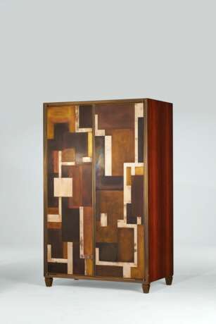 A MIXED-METAL MEDIA CABINET - Foto 1