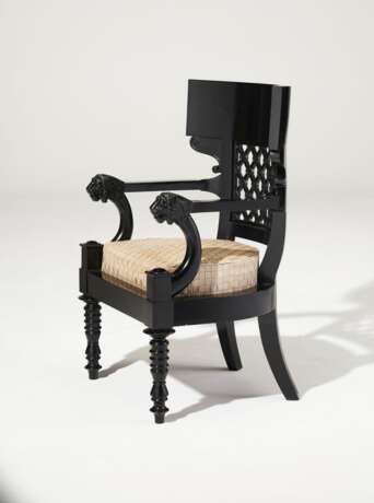 A PAIR OF FRENCH EBONIZED FAUTEUILS - Foto 3