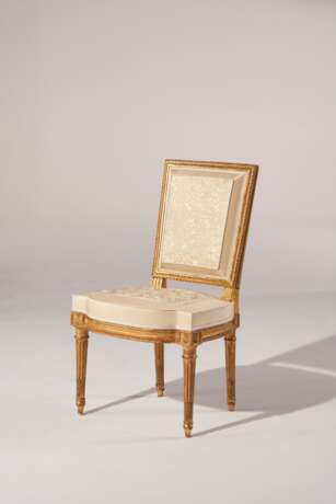 A PAIR OF LOUIS XVI GILTWOOD CHAISES - фото 3