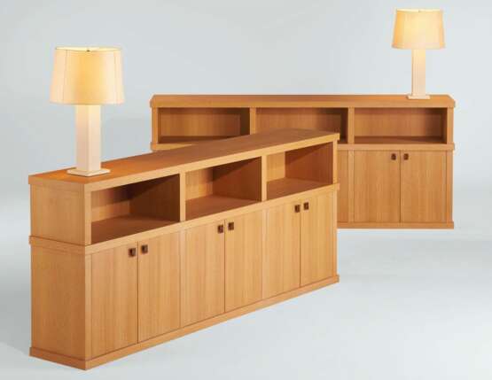 A PAIR OF SIDE CABINETS - Foto 1