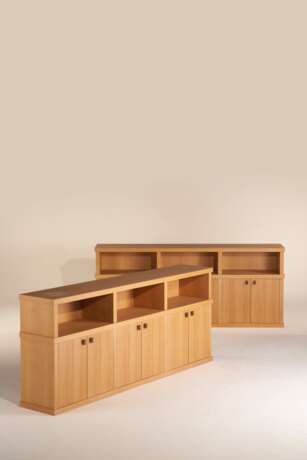 A PAIR OF SIDE CABINETS - Foto 2