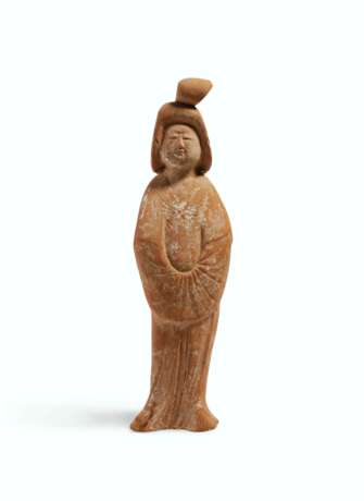 A CHINESE PAINTED POTTERY FIGURE OF A COURT LADY - photo 1