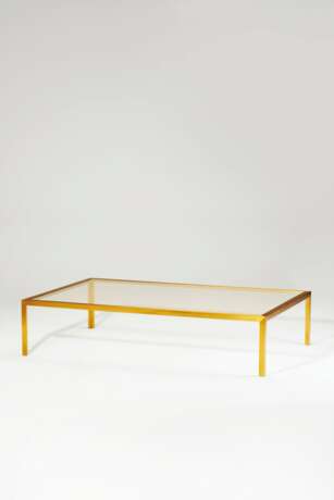 A GILT-BRONZE AND GLASS LOW TABLE - Foto 1