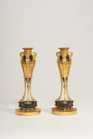 A PAIR OF NORTH EUROPEAN ORMOLU AND PATINATED BRONZE CANDLESTICKS - фото 3