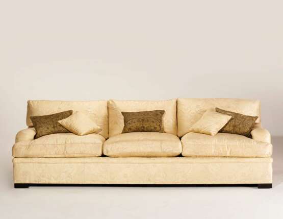 A THREE-SEAT SOFA - фото 1