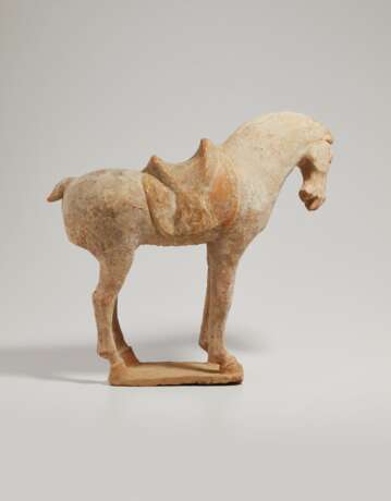 A CHINESE PAINTED RED POTTERY MODEL OF A SADDLED HORSE - фото 4