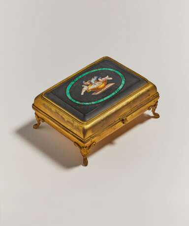 A ROMAN MICROMOSAIC-MOUNTED GILT-METAL CASKET - photo 3